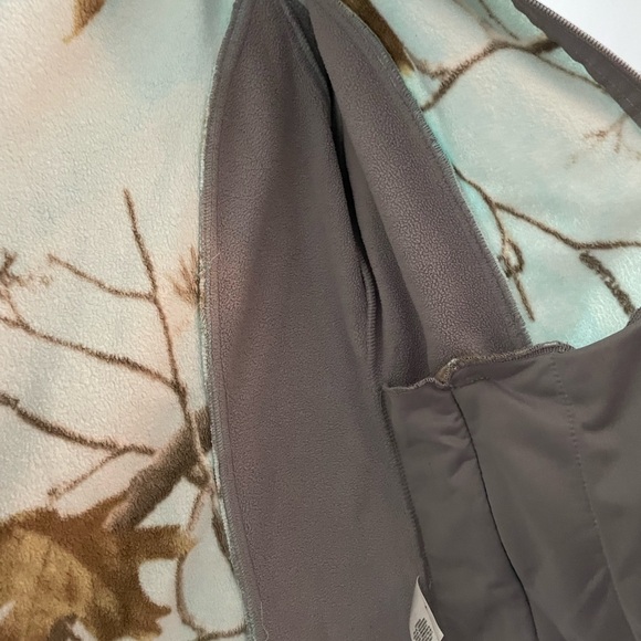 Cabelas, ladies, fleece jacket. Small. Outdoors, hunting, camping, fall, winter - Picture 7 of 9